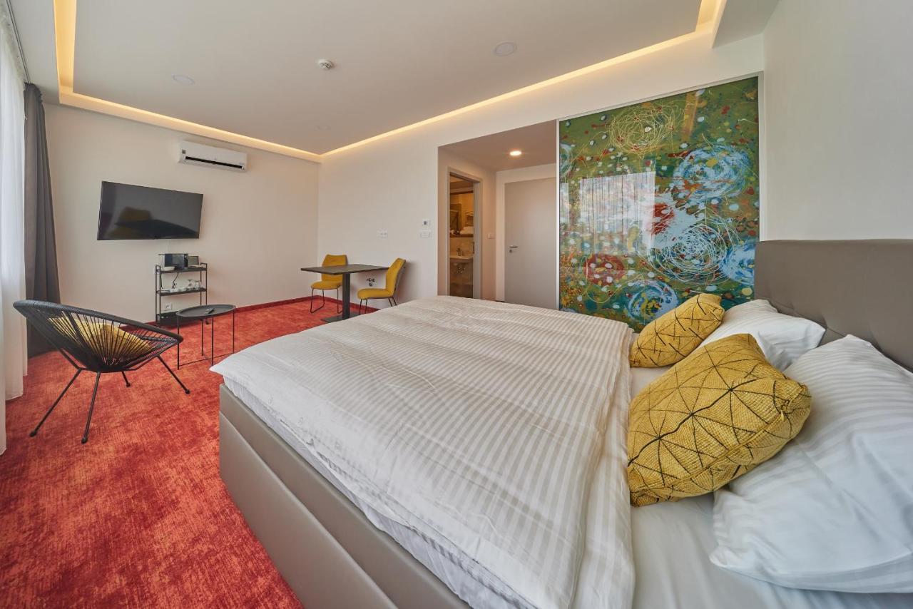 Hotel Hertz Hradec Králové Zewnętrze zdjęcie