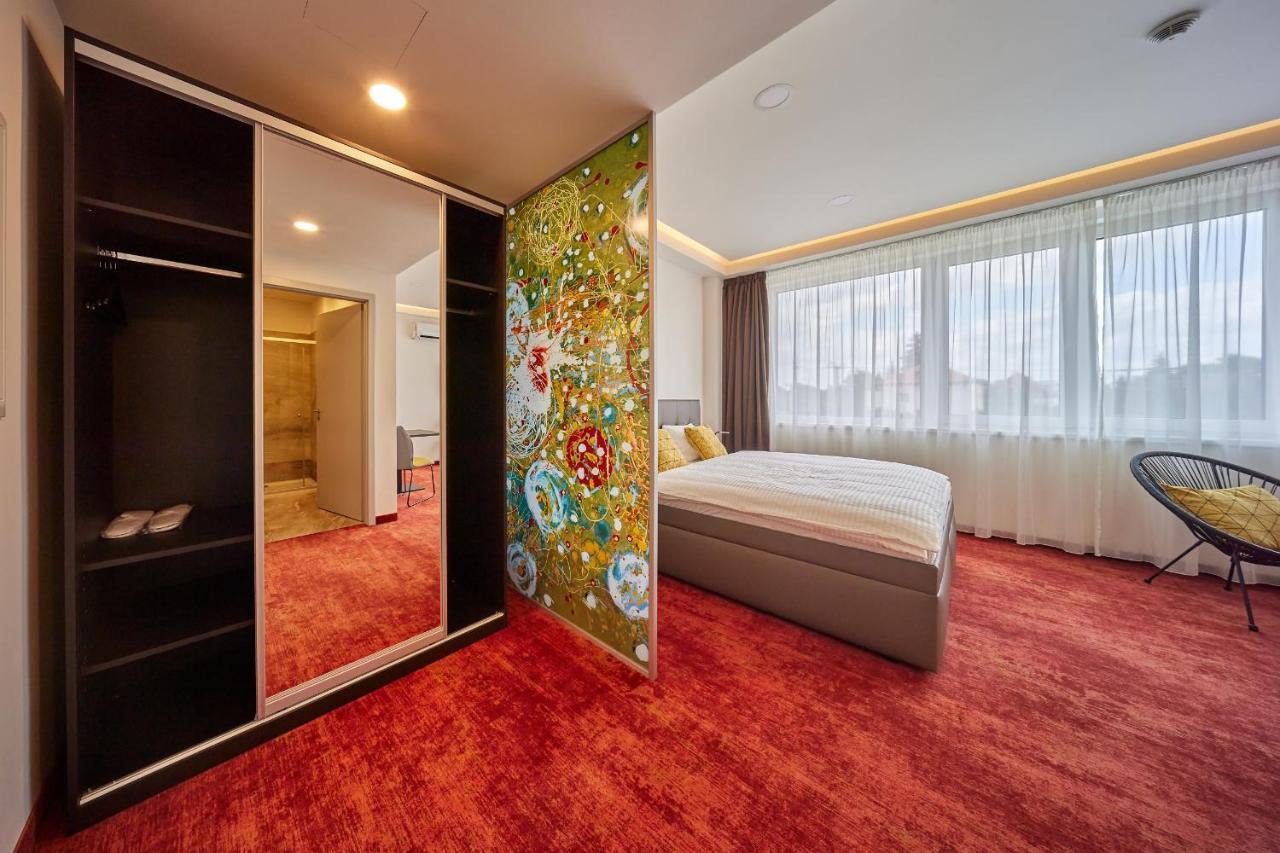 Hotel Hertz Hradec Králové Zewnętrze zdjęcie