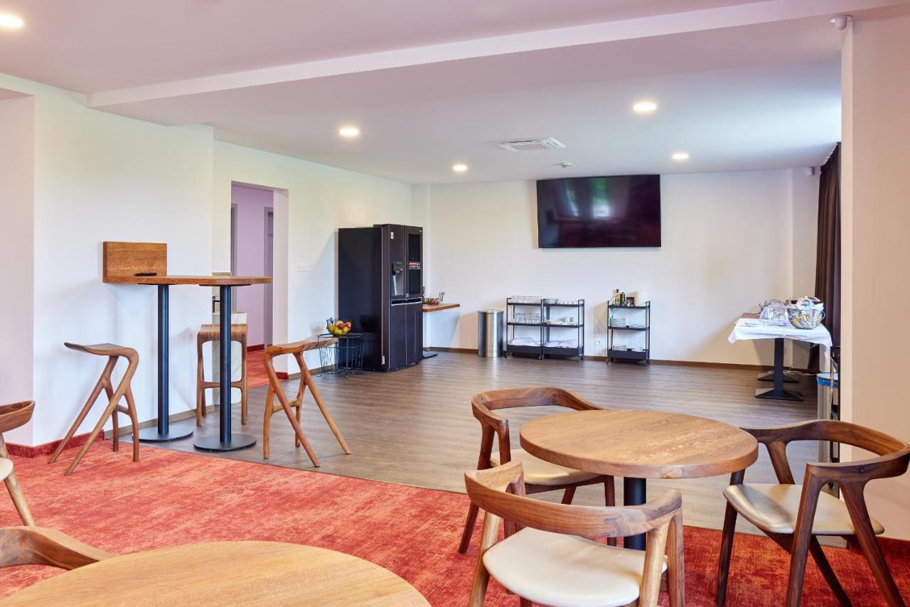 Hotel Hertz Hradec Králové Zewnętrze zdjęcie