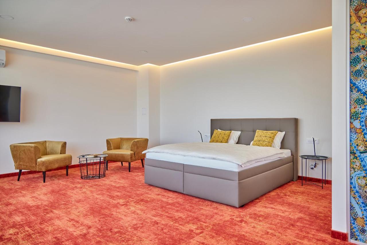 Hotel Hertz Hradec Králové Zewnętrze zdjęcie